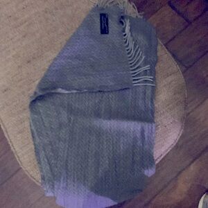 Gently worn 💯 cashmere men’s scarf